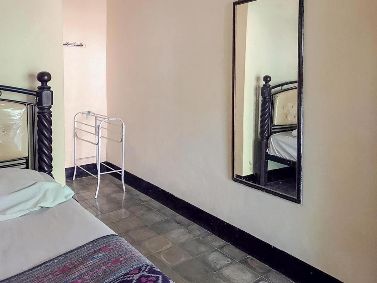 Oka Homestay Mitra Reddoorz Mataram Exterior foto